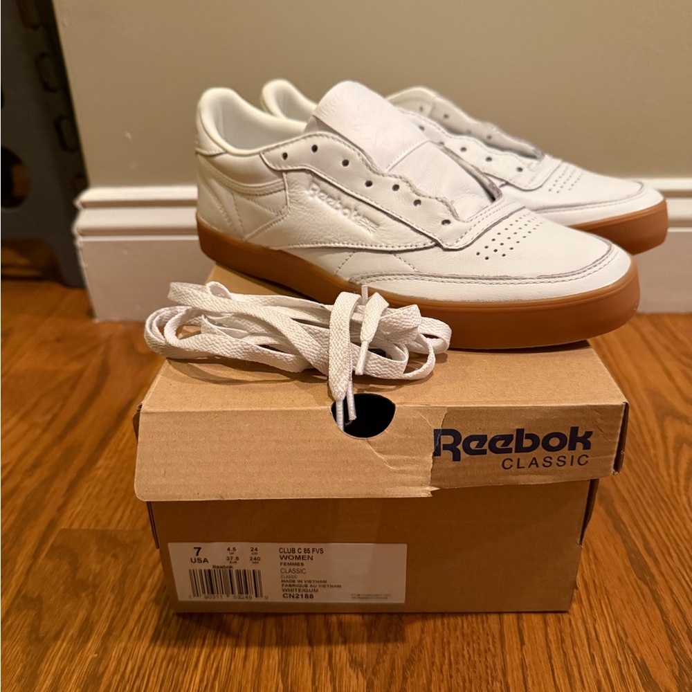 Reebok White and Gray Sneakers - Picture 4 of 4